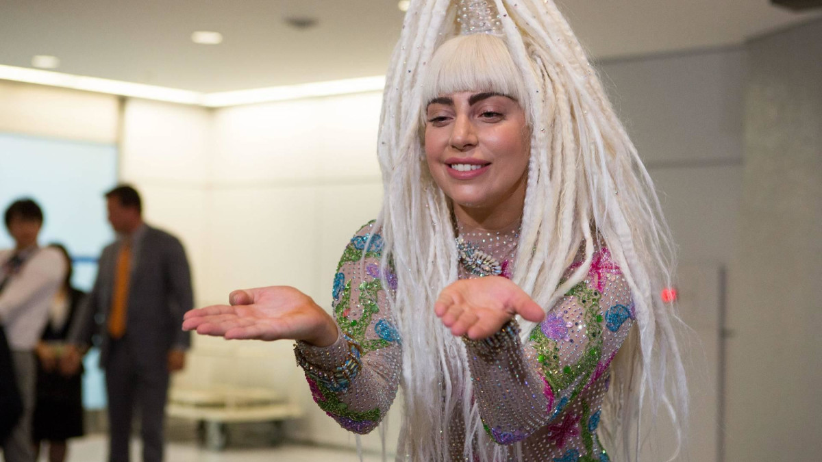 Lady Gaga 'warm van binnen' door campagne tweede versie Artpop